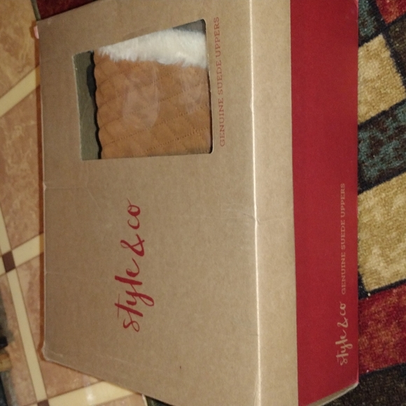 NWT Style & Co. "Nickyy" Chestnut Quilted Suede Fur Boots - Picture 7 of 9